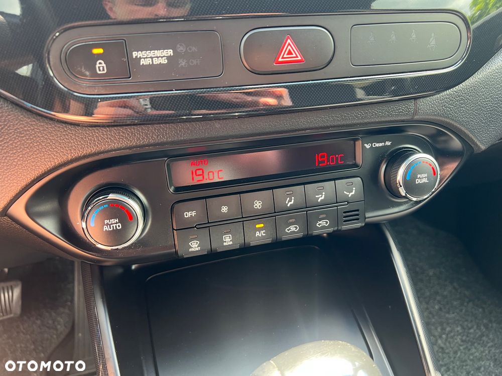 Kia Carens 1.7 CRDi 141 Dream Team Edition - 18