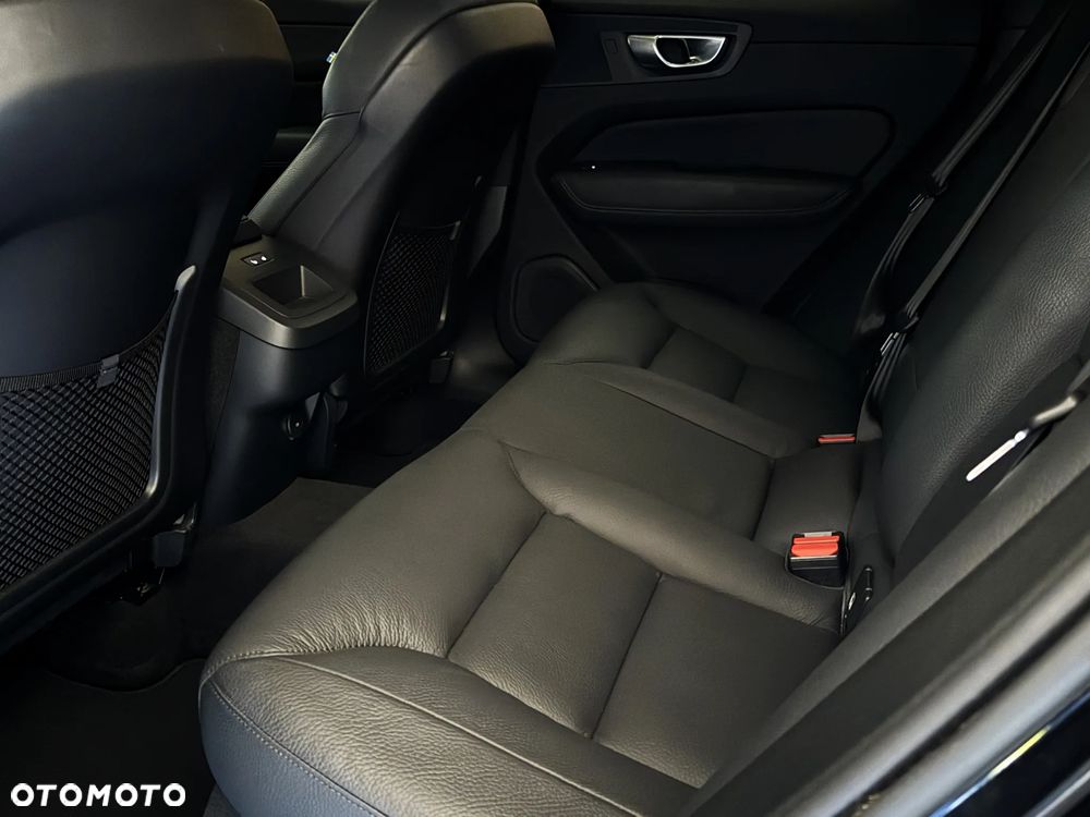 Volvo XC 60 B4 D AWD Plus Dark - 22