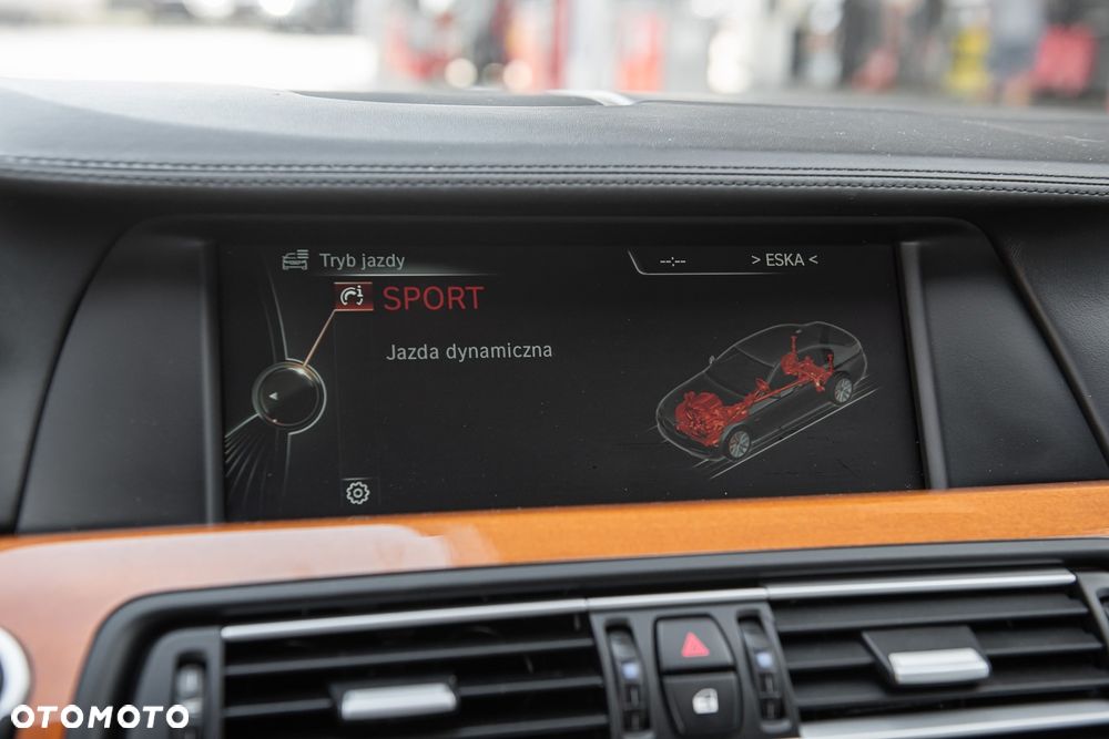BMW Seria 5 535i xDrive Sport-Aut Luxury Line - 29