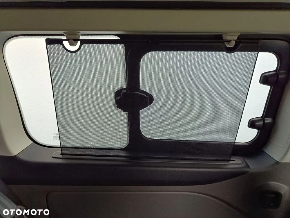 Ford Tourneo Custom - 12