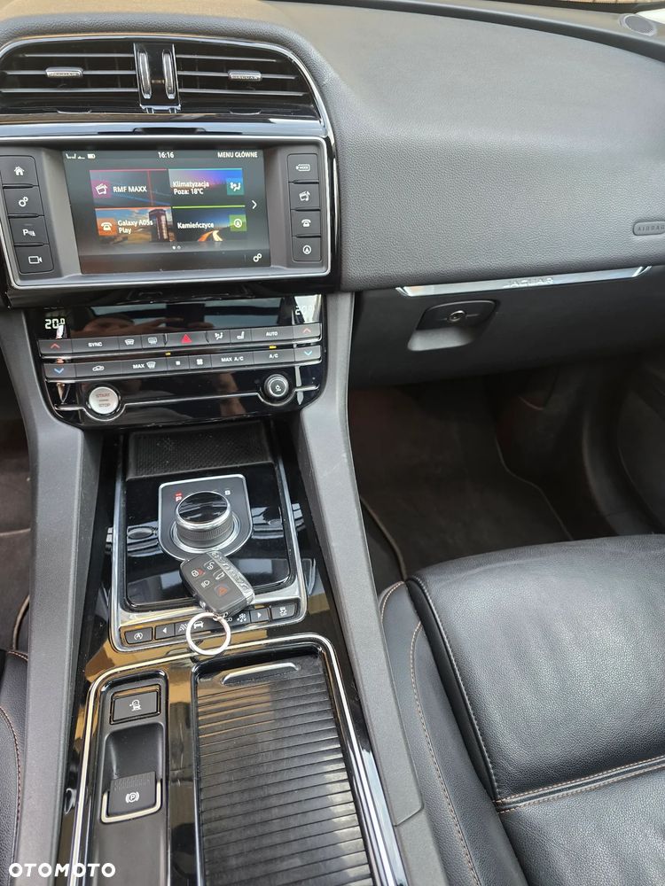 Jaguar F-Pace 2.0 i4D AWD Prestige - 20