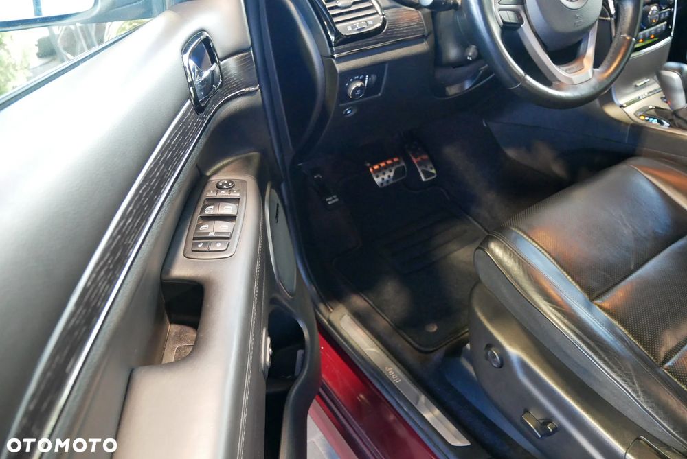 Jeep Grand Cherokee - 23