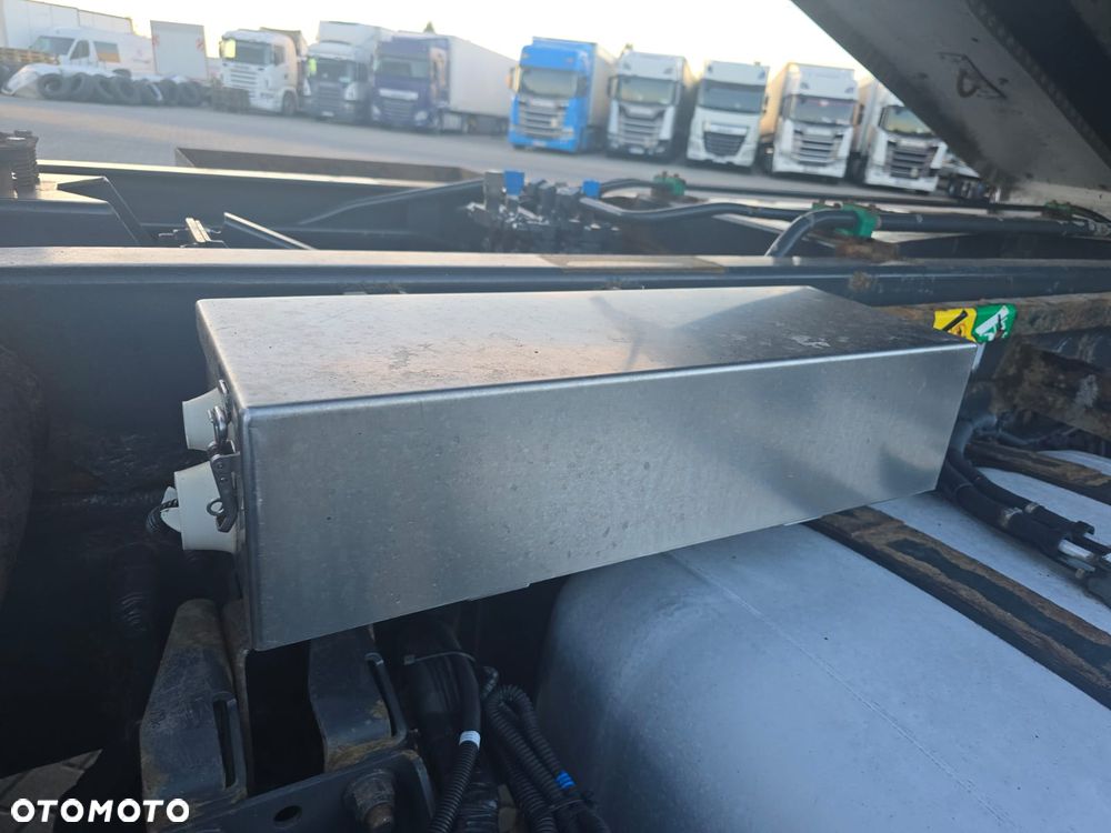 Mercedes-Benz AROCS - 20