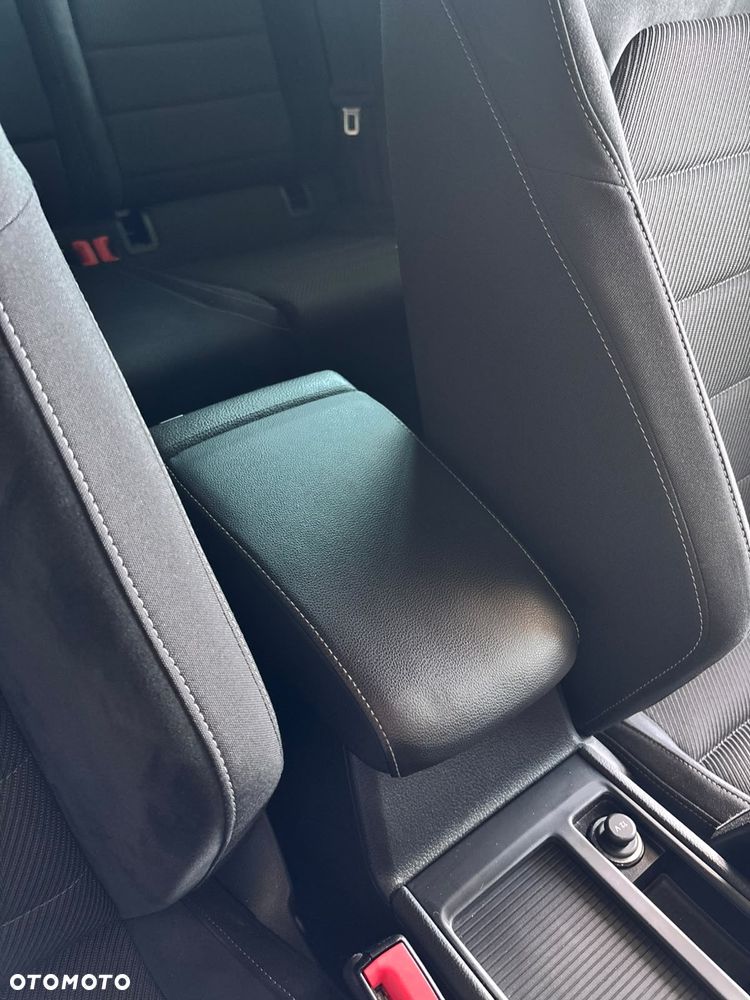 Volkswagen Golf - 33