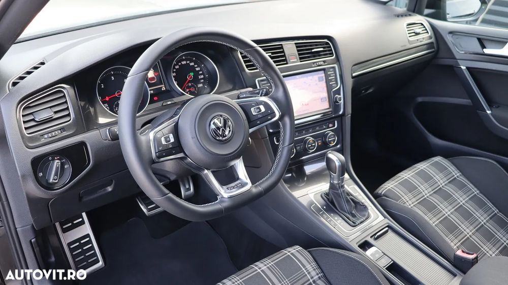 Volkswagen Golf GTD 2.0 TDI SCR DSG - 23