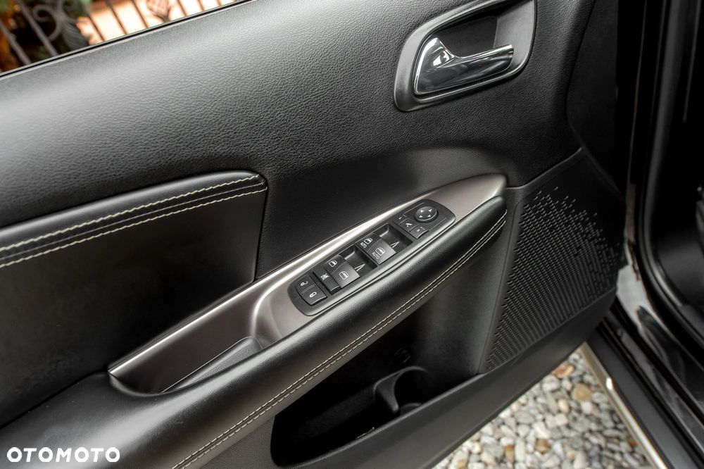 Fiat Freemont 2.0 Multijet Black Code AWD - 25