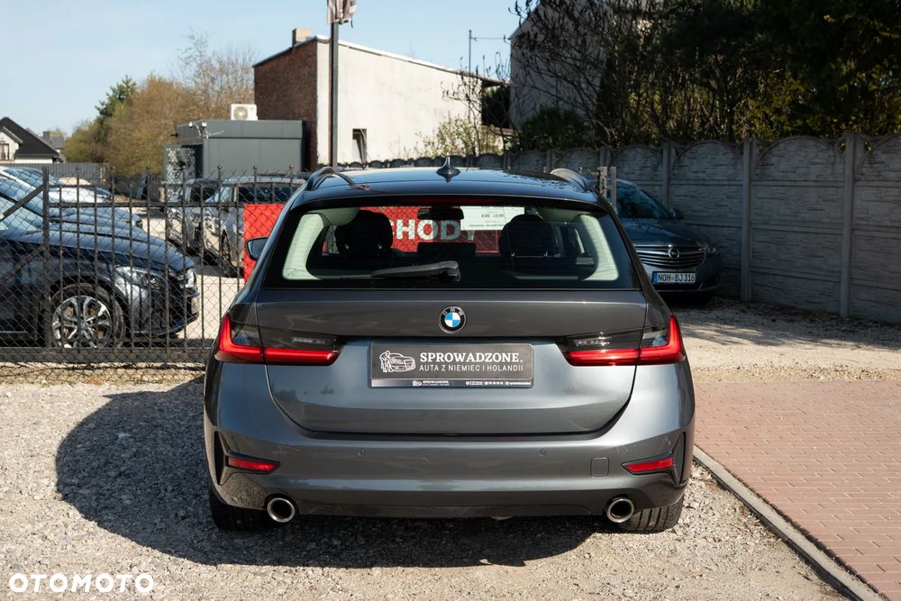 BMW Seria 3 330i Sport Line - 5