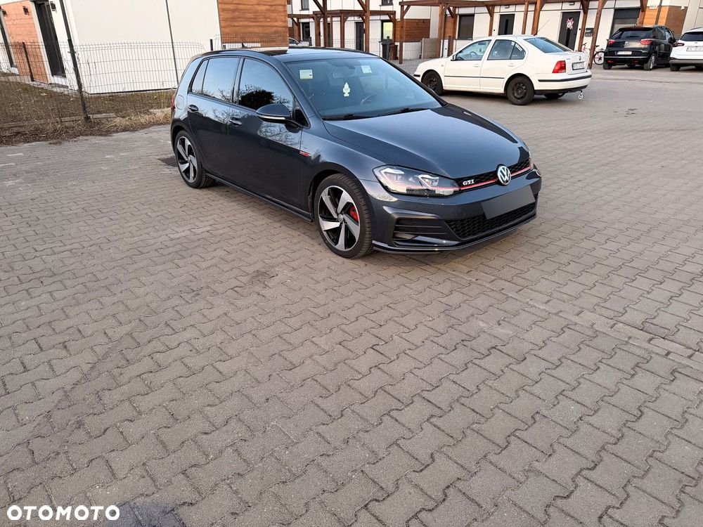 Volkswagen Golf - 2