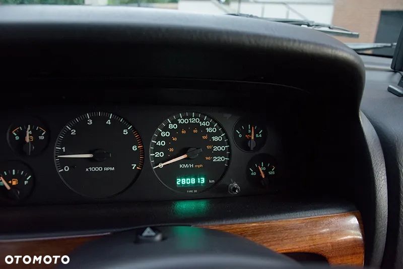 Jeep Grand Cherokee - 35