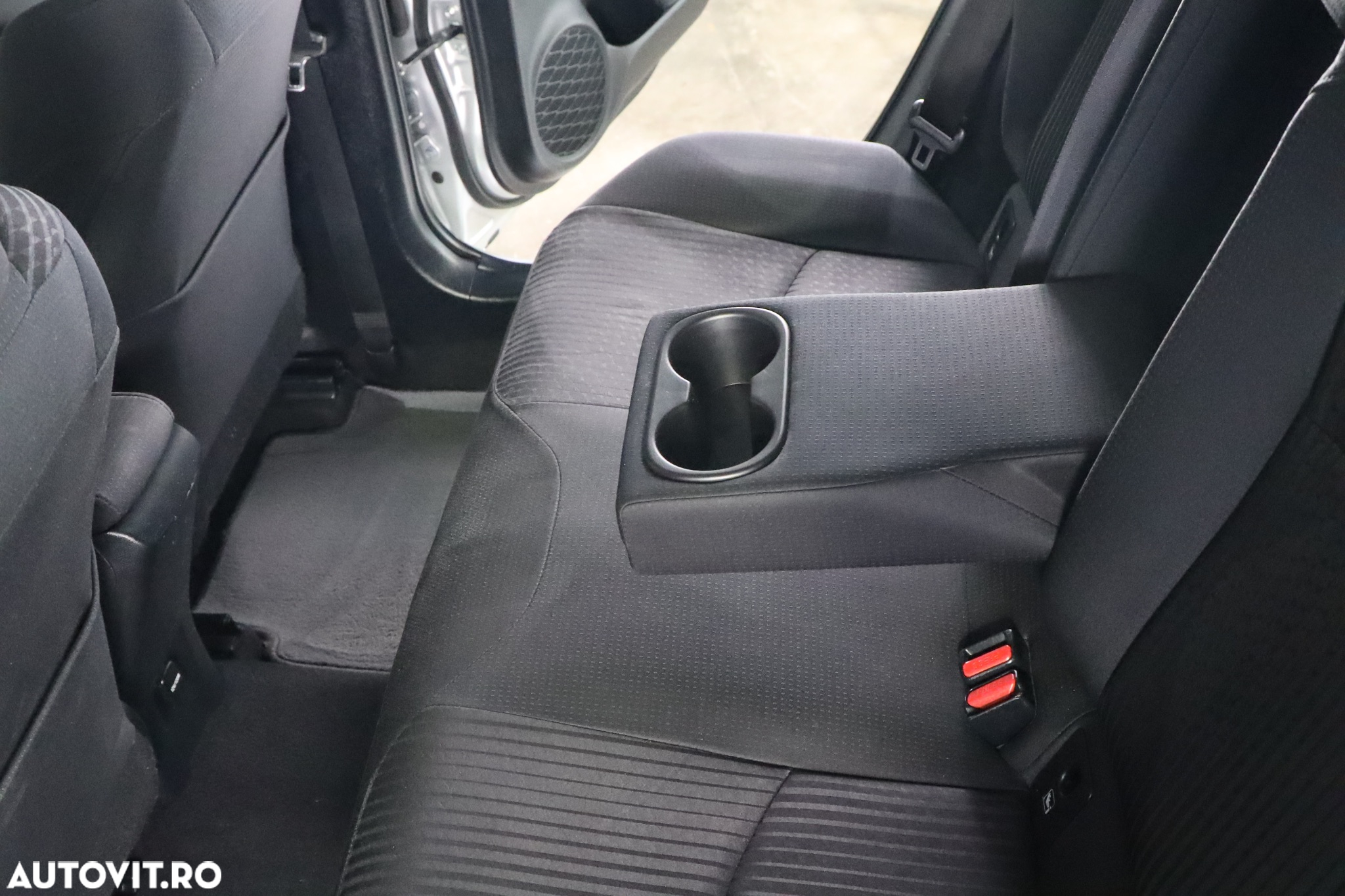 Toyota Prius 1.8 Dual VVT-i Sol - 14