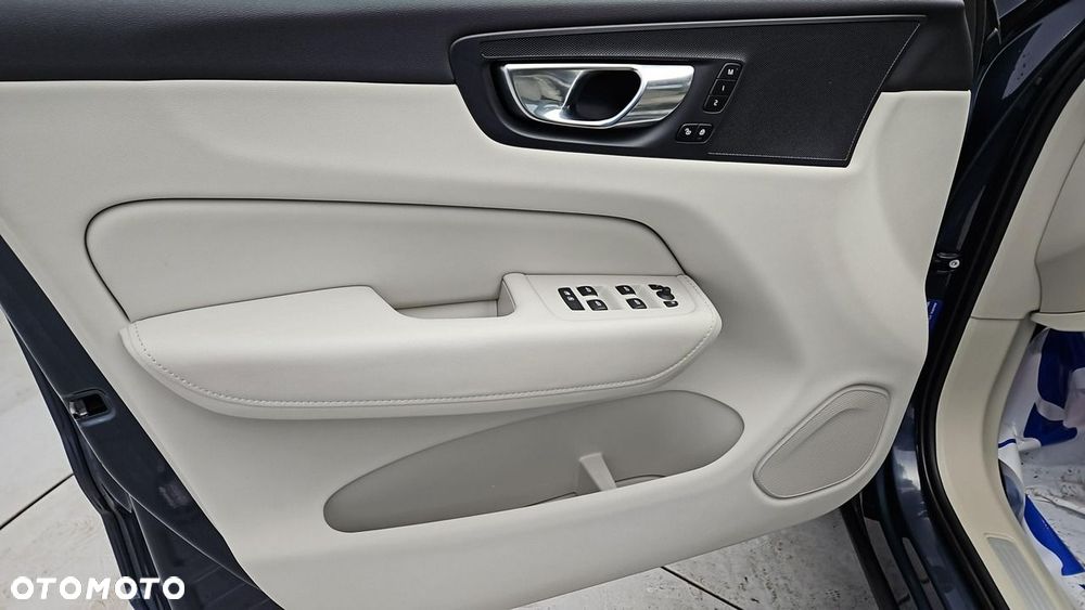 Volvo XC 60 B4 B Plus Bright - 11
