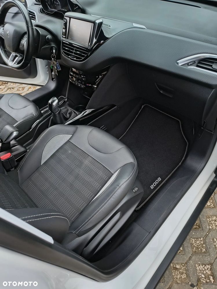 Peugeot 2008 PureTech 82 Urban Move - 13