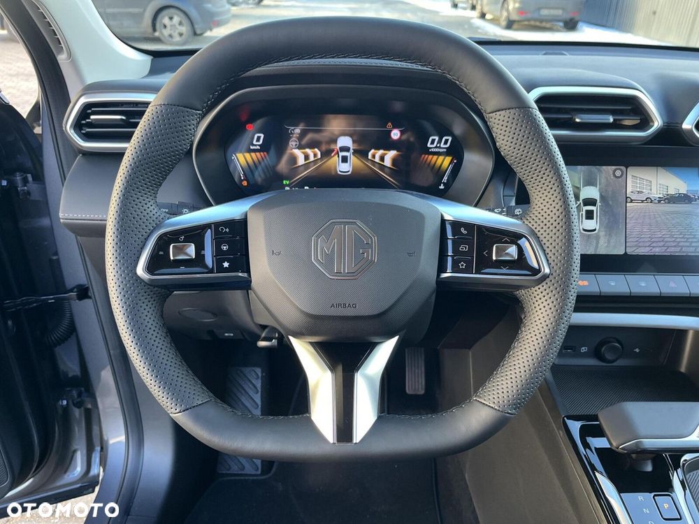MG ZS Hybrid+ - 11