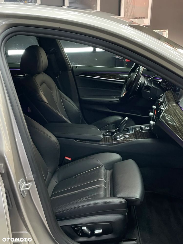 BMW Seria 5 540i xDrive Sport Line - 9