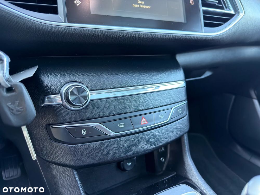 Peugeot 308 1.6 BlueHDi Allure S&S - 31