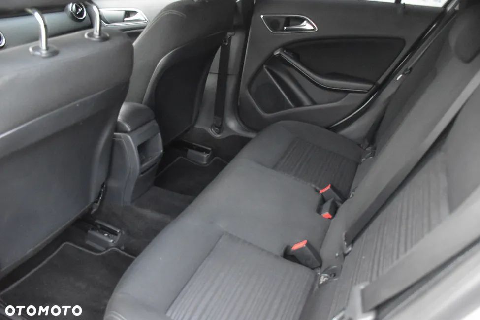 Mercedes-Benz Klasa A 180 CDI 7G-DCT AMG Line - 33
