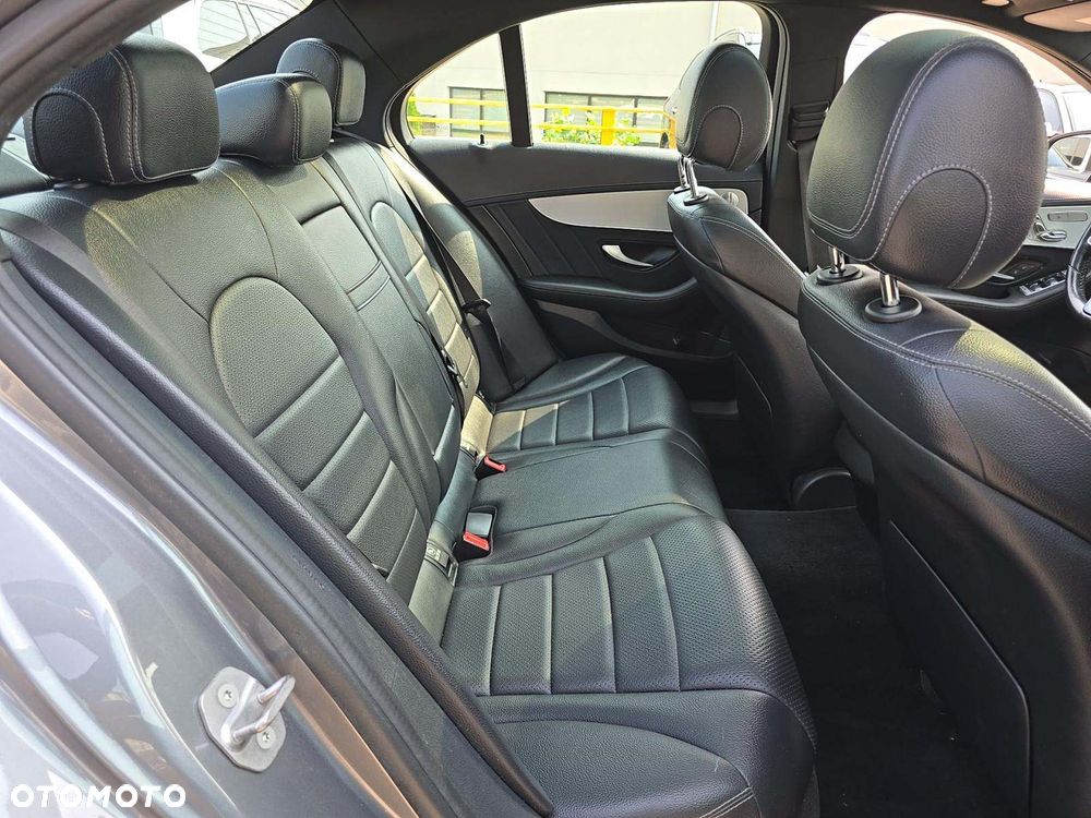 Mercedes-Benz Klasa C 300 4Matic 9G-TRONIC AMG Line - 8