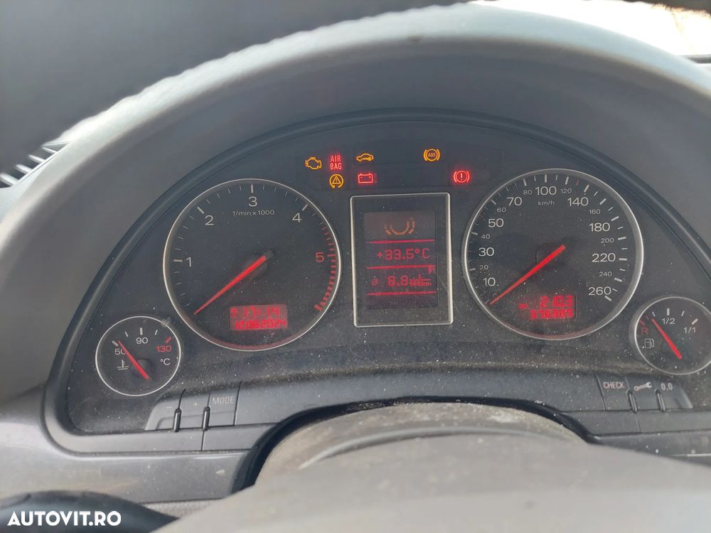 Dezmembrez Audi A4 Quattro 2.5 diesel 132 Kw si 1,9 diesel - 1
