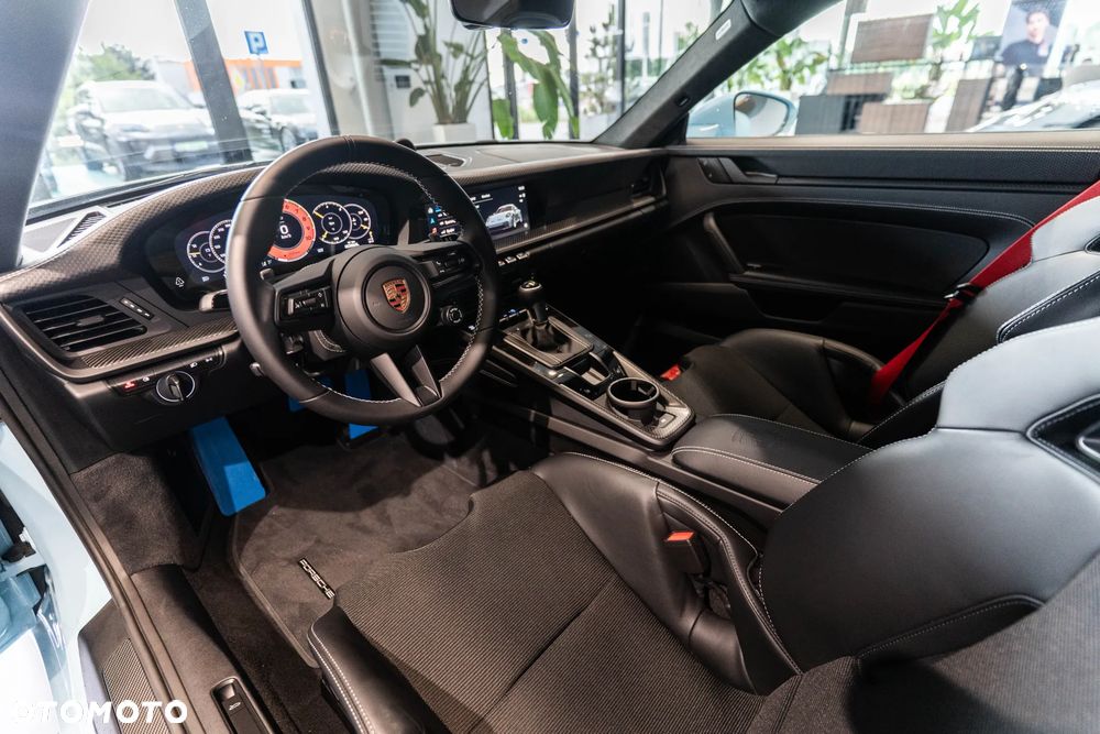 Porsche 911 GT3 Touring PDK - 10