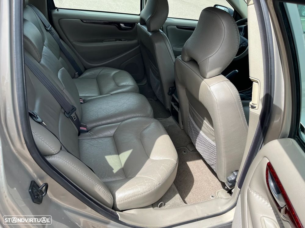 Volvo XC 70 D5 Nivel 2 Auto. - 16