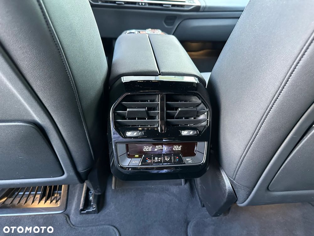 BMW iX xDrive40 76.6kWh Essence - 22