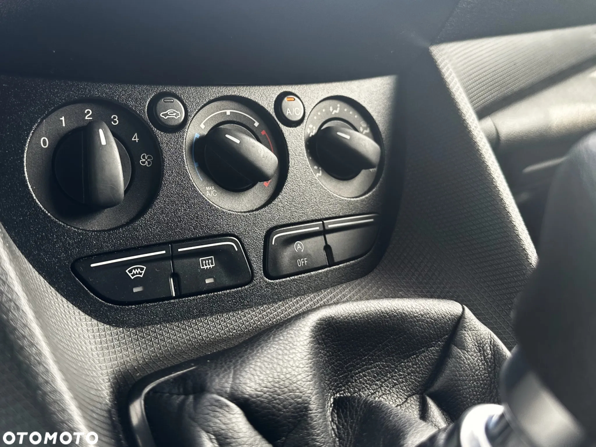Ford Transit Connect - 20