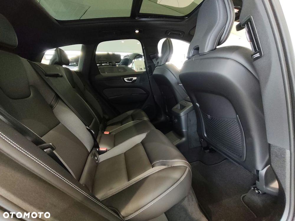 Volvo XC 60 T6 Plug-In Hybrid AWD Ultra Dark - 25