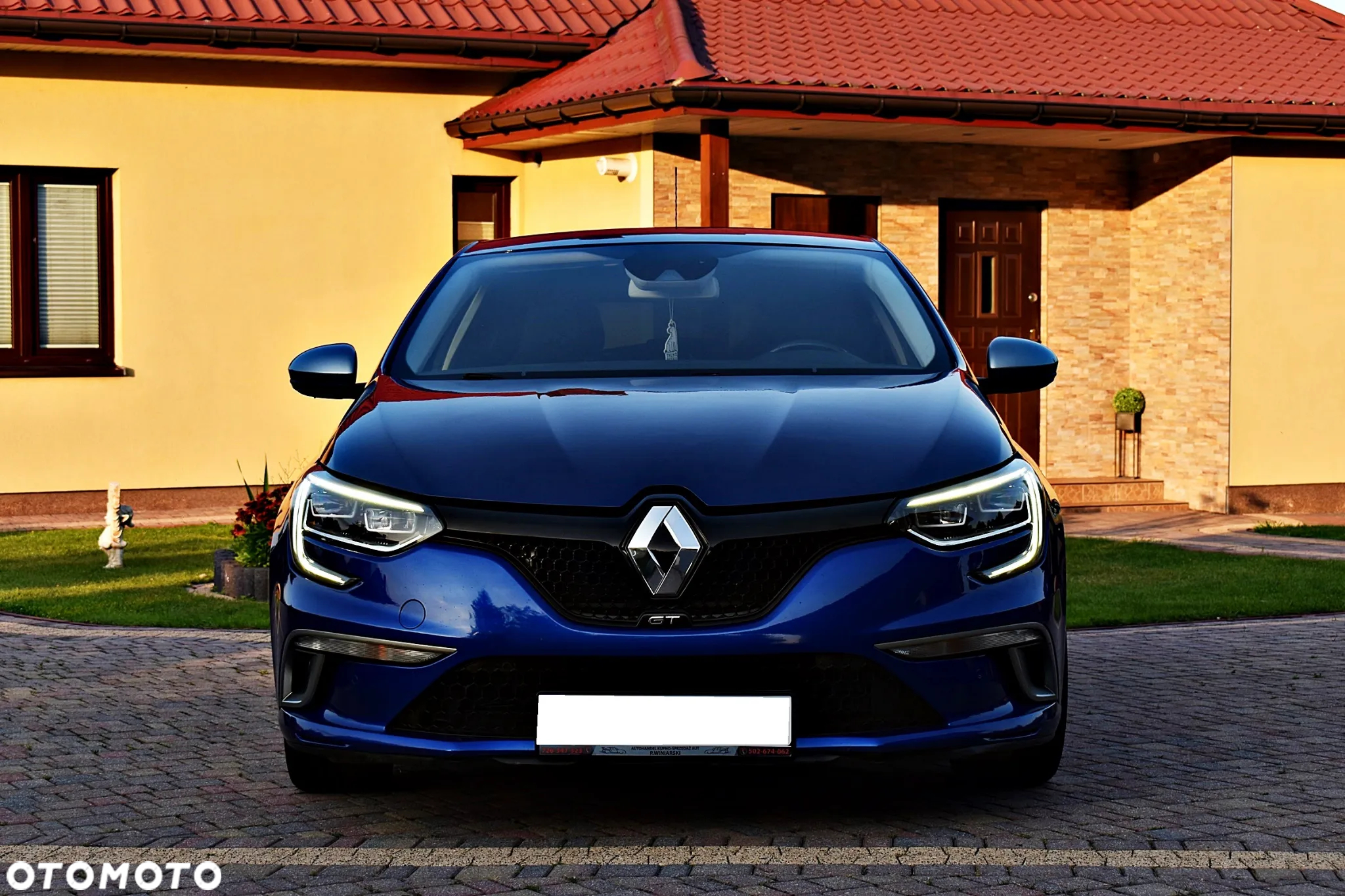Renault Megane ENERGY TCe 205 EDC GT - 12