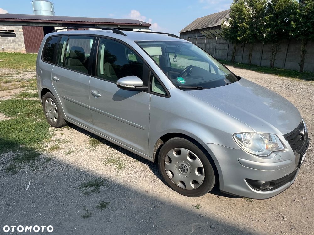 Volkswagen Touran 1.9 TDI DPF BlueMot Conceptline - 3