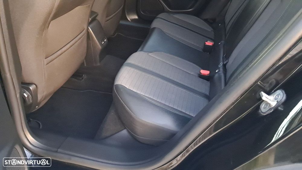 Peugeot 2008 1.2 PureTech Allure Pack - 27