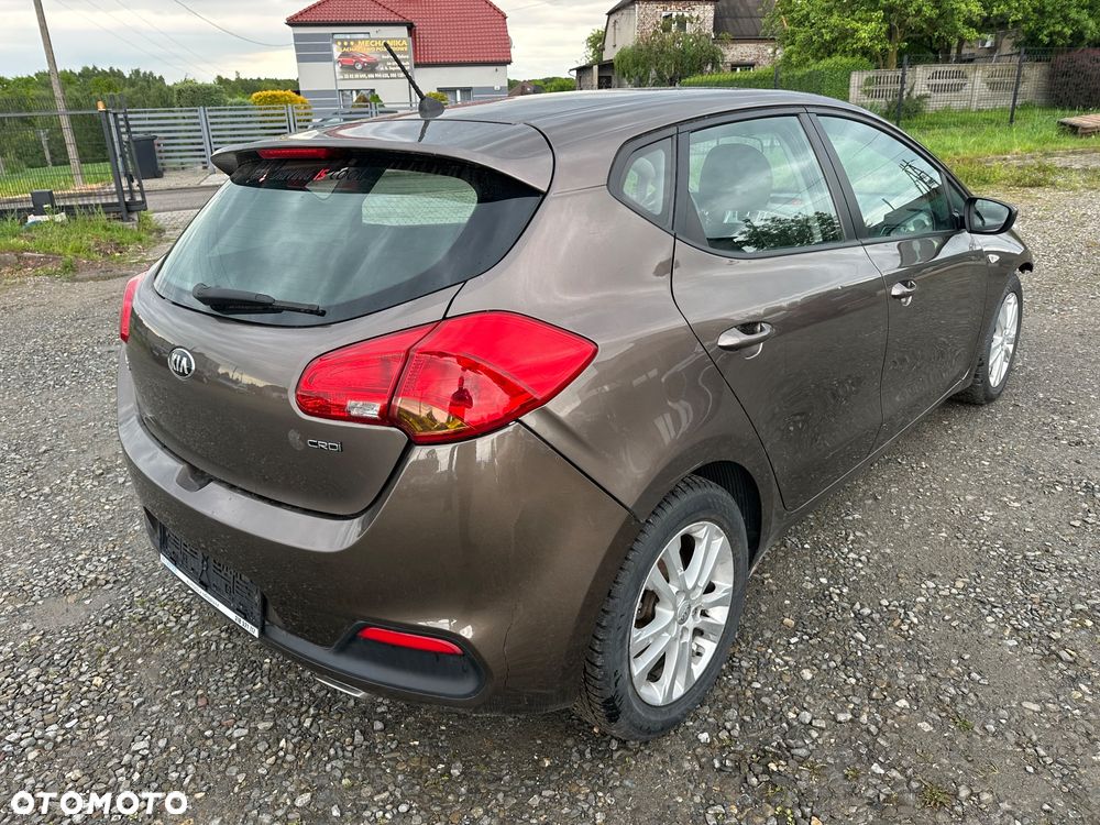 Kia Ceed 1.6 CRDi 128 ISG Vision - 13
