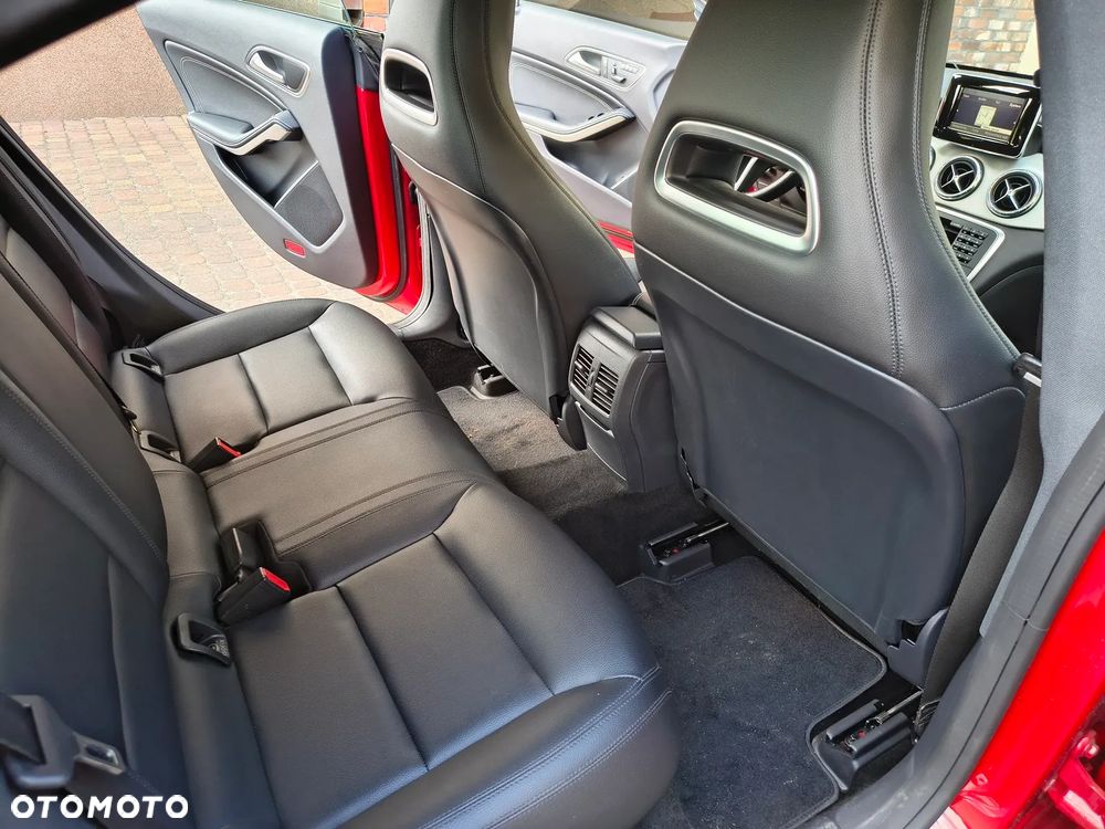 Mercedes-Benz CLA 250 4Matic 7G-DCT Sport - 18