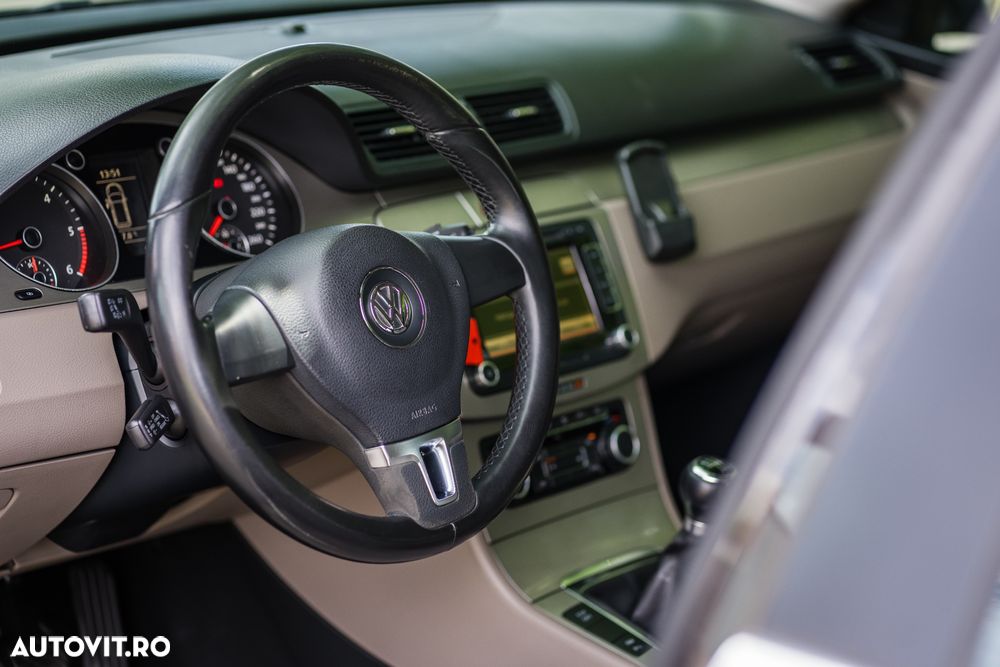 Volkswagen Passat 2.0 TDI BlueMotion Technology DPF Comfortline - 24