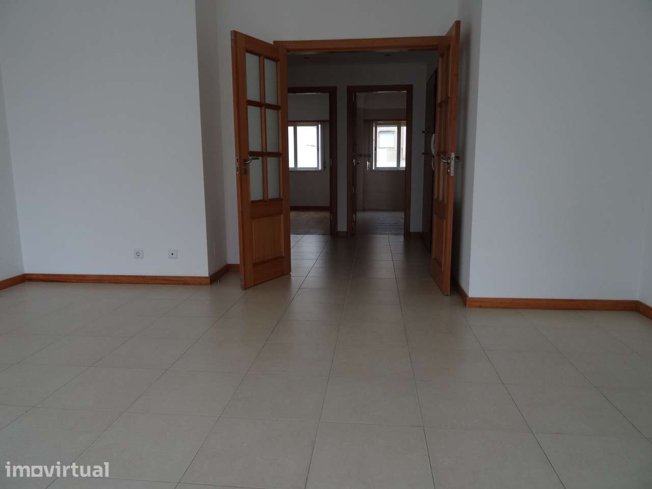 Amadora, Brandoa. Excelente apartamento de 2 assoalhadas, com garagem - Grande imagem: 2/12