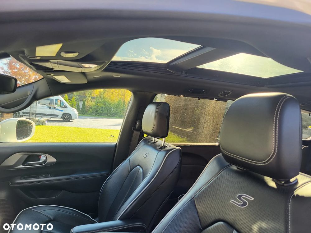 Chrysler Pacifica - 16