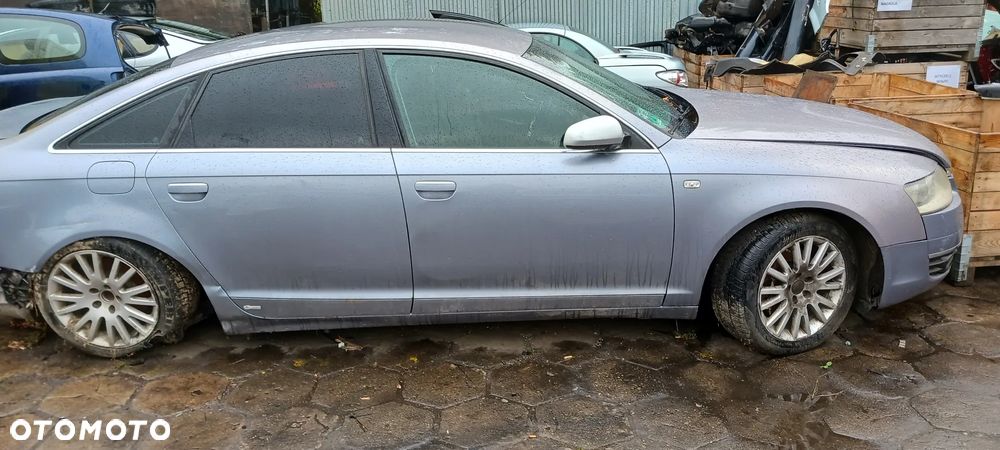 Audi A6 C6 sedan silnik 2.4 V6 BDW skrzynia biegów manual JAV drzwi maska zderzak błotnik LY7H drzwi podsufitka lampa wiązka silnika 4F1971072 Q 02 konsola panel kierownica mechanizm MMI panel sterownik sprężarka klimatyzacji przewód maglownica wspomagania zwrotnica tunel filtr obudowa wykładzina wygłuszenie czujnik osłona belka wydech tłumik sterownik silnika zegary kratki nawiewu szyba przewód rura nagrzewnica rezystor ogrzewania osłona atrapa uszczelka przewód zamek zacisk klamka CAŁY NA CZĘŚCI WSZYSTKIE CZĘŚCI - 3