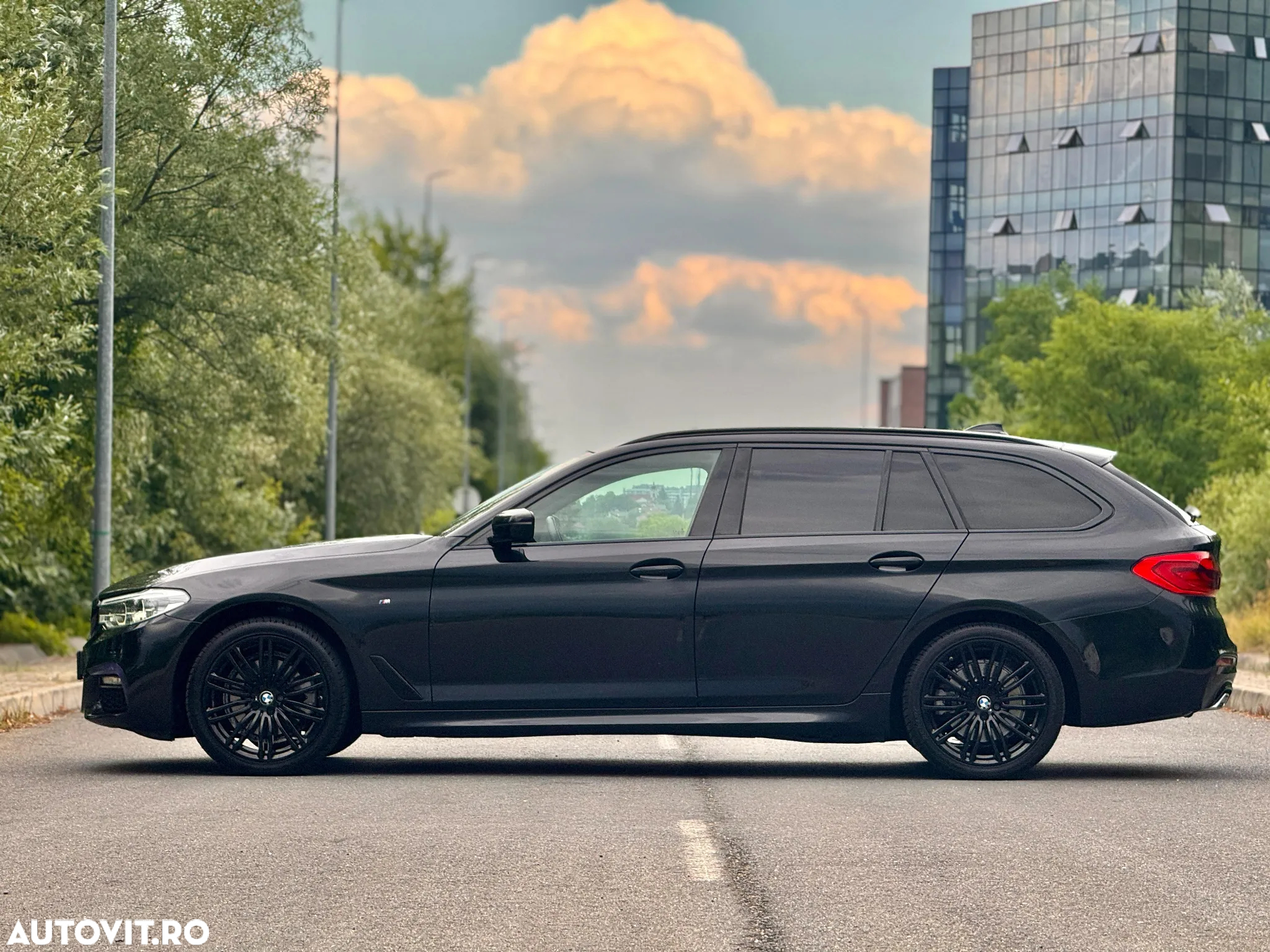 BMW Seria 5 520d Touring Aut. M Sport Edition - 37