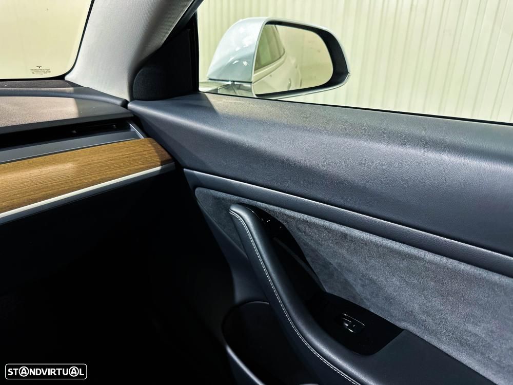 Tesla Model 3 Long-Range Dual Motor AWD - 25