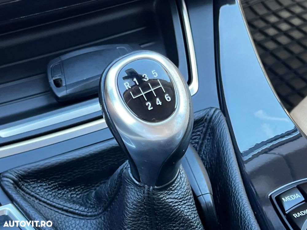 BMW Seria 5 525d Touring - 16