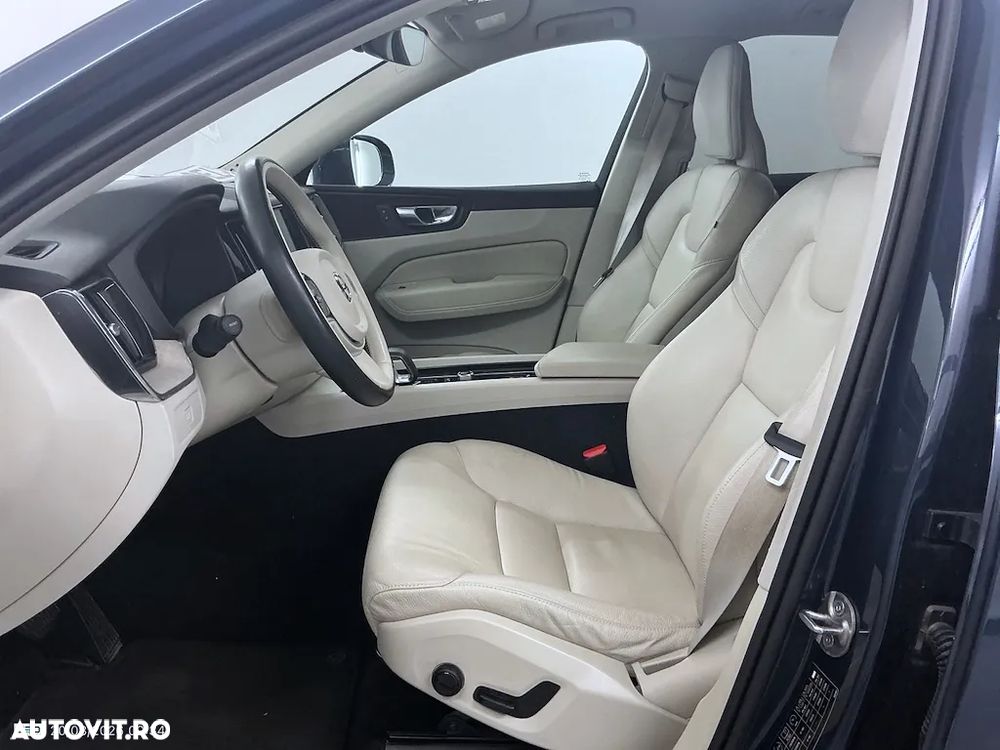 Volvo XC 60 B4 MHEV Momentum Pro - 5