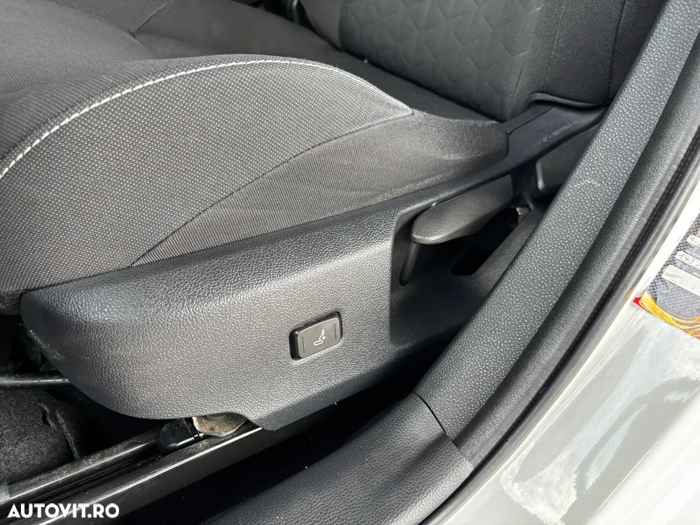 Toyota Corolla 1.8 HSD Business - 34