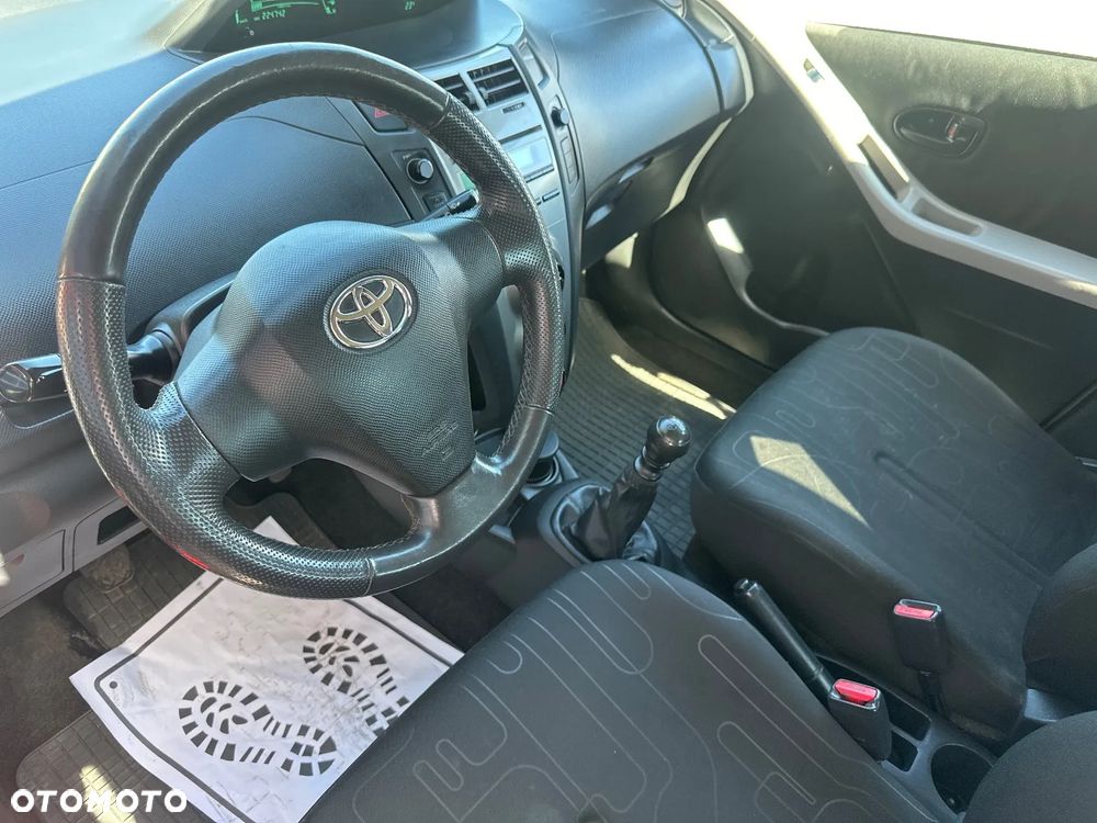 Toyota Yaris 1.33 Luna - 17