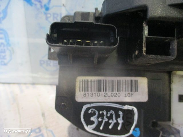 Fecho 813102L020 HYUNDAI I30 2010 FE 6 PINOS HYUNDAI I30 2010 1.6CRDI  16V 115CV 5P CINZA F ESQ 6 PINOS - 2