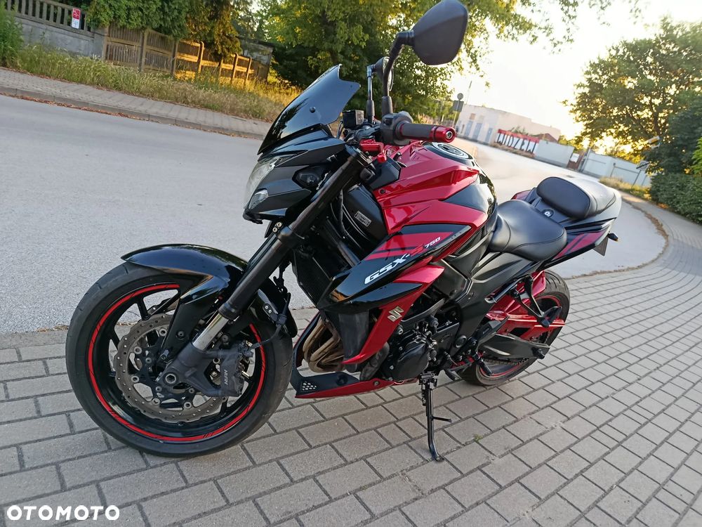 Suzuki GSX - 7