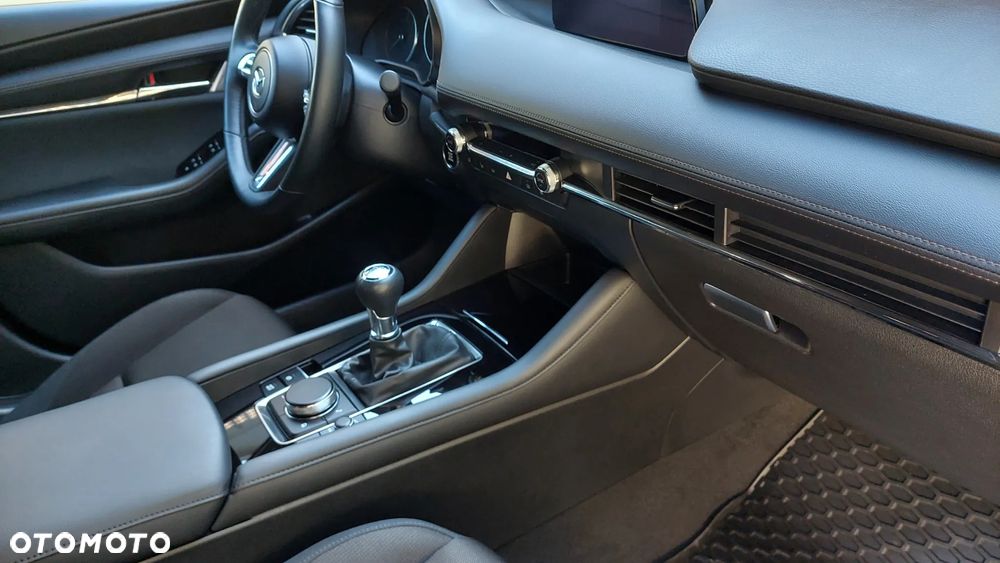 Mazda 3 e-SKYACTIV-G 150 M HYBRID EXCLUSIVE-LINE - 29