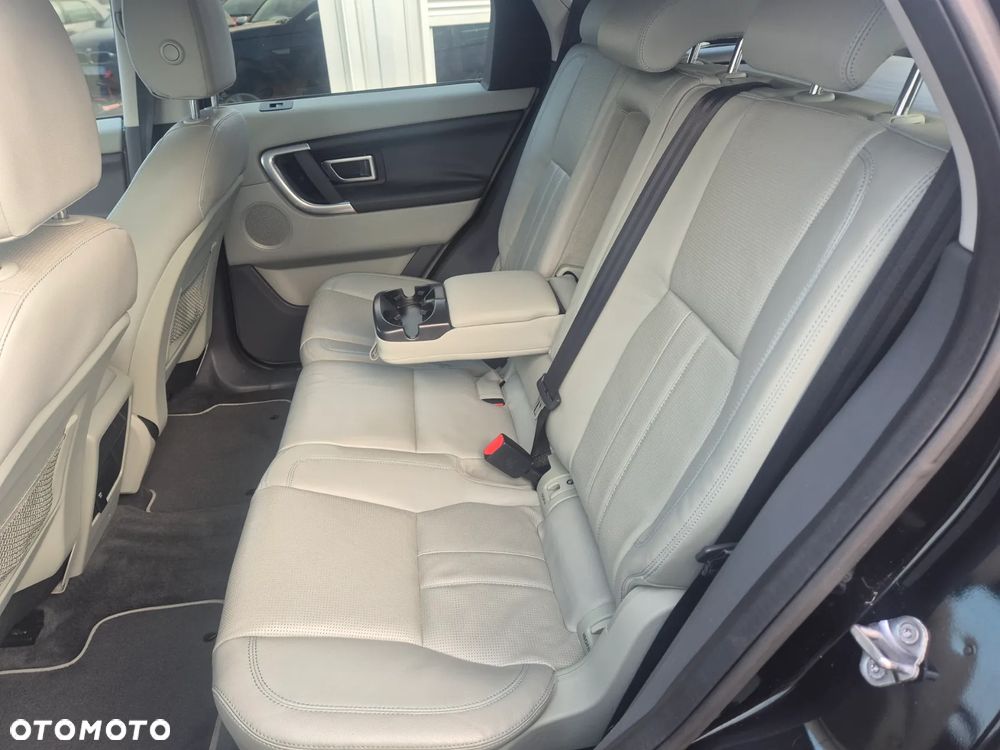 Land Rover Discovery Sport - 12