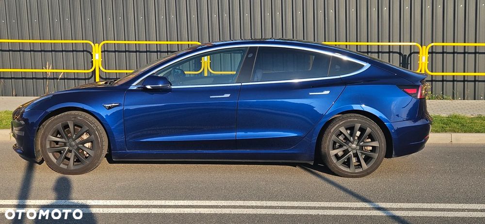 Tesla Model 3 - 5