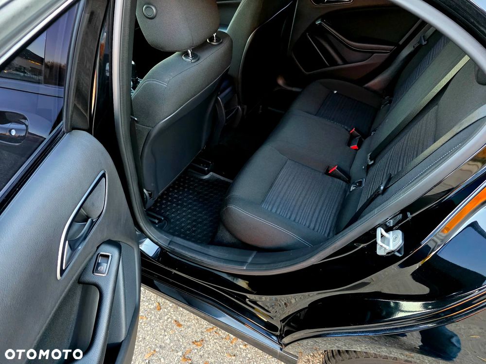 Mercedes-Benz Klasa A 180 (BlueEFFICIENCY) - 19
