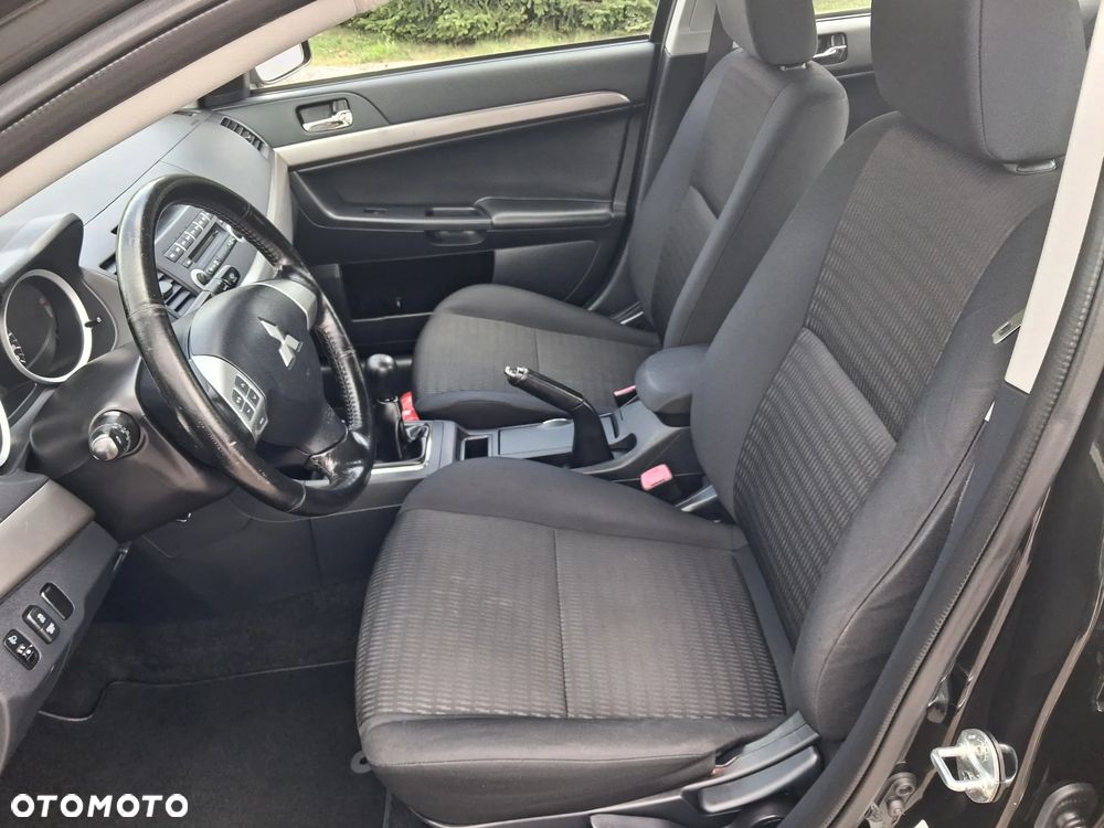 Mitsubishi Lancer 1.6 Intense - 22