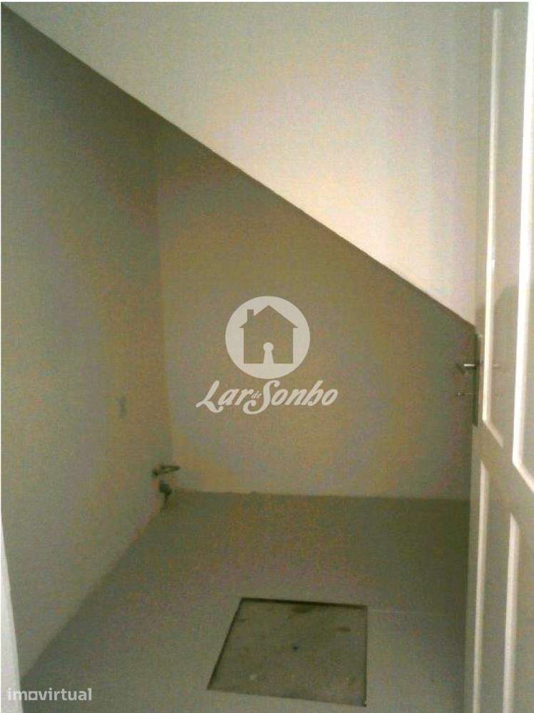 Prédio de Investimento com Elevado Potencial no Centro de Vila do C... - Grande imagem: 2/36